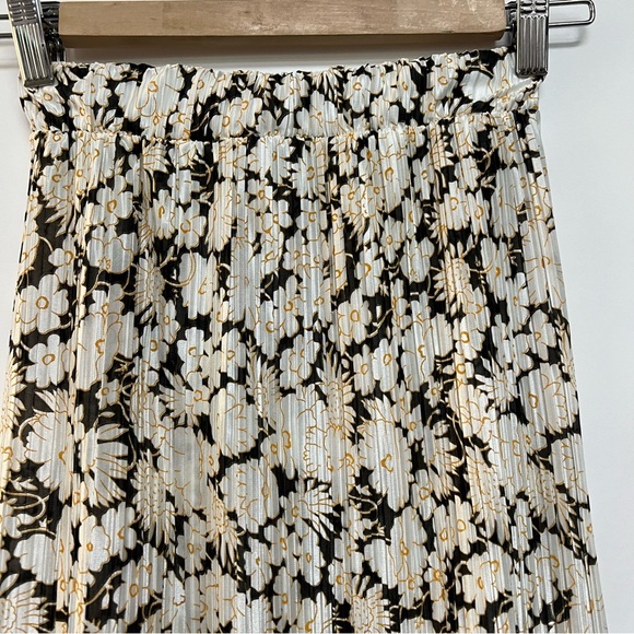 ASOS Design Plisse Column Midi Skirt Pleated Black White Daisy Floral Print US 2 - Picture 3 of 6